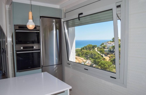 Pals Ski Chalet | Beachside detached villa, sea views, pool ,broadband and A/C