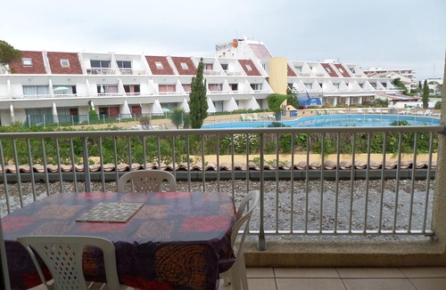 Carnon-Plage Apartment | Beachside Escape: Bright 1-BR Apt with Parking & Pets Allowed - Sleeps 6