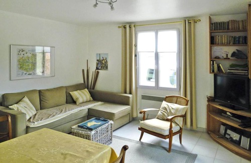 Cayeux-sur-Mer Apartment | Beachside Flat with Sunny Patio