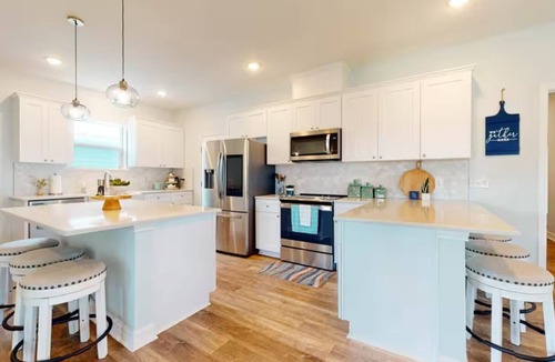 Crystal Beach Cabin | Beachside Getaway with Hot tub!