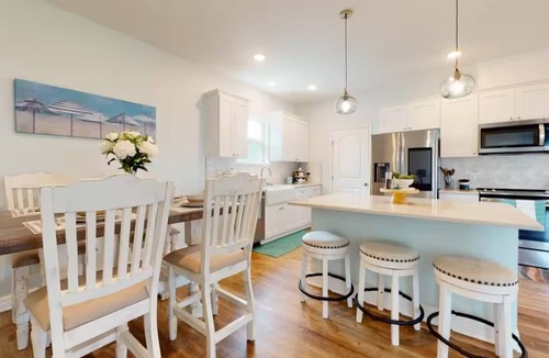 Crystal Beach Cabin | Beachside Getaway with Hot tub!