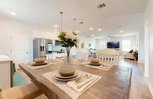 Crystal Beach Cabin | Beachside Getaway with Hot tub!