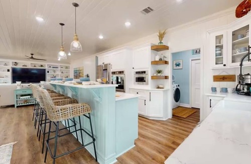 Crystal Beach Cabin | Beachside Getaway w/Hot tub!