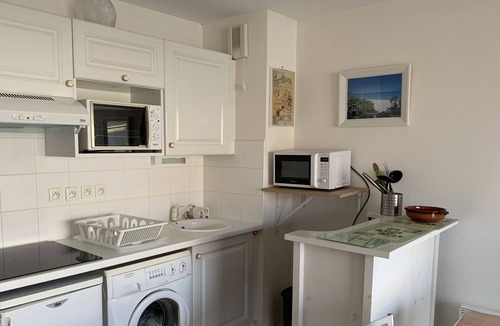 Fort-Mahon-Plage Apartment | Beachside Getaway: Cozy 2-Bedroom with Balcony, Steps from Sand