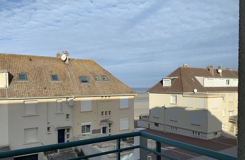 Fort-Mahon-Plage Apartment | Beachside Getaway: Cozy 2-Bedroom with Balcony, Steps from Sand