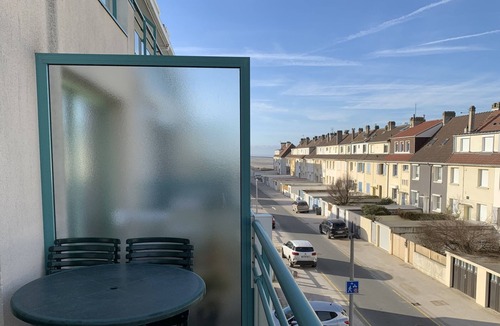 Fort-Mahon-Plage Apartment | Beachside Getaway: Cozy 2-Bedroom with Balcony, Steps from Sand