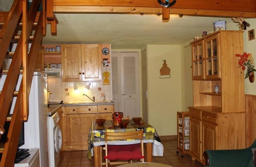 Gruissan House | Beachside Getaway with Pool - Sleeps 5, BBQ, Veranda, Parking - Gruissan