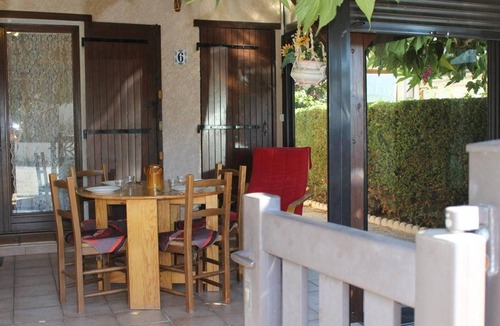 Gruissan House | Beachside Getaway with Pool - Sleeps 5, BBQ, Veranda, Parking - Gruissan