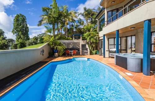 Castor Bay Apartment | Beachside Holiday - Castor Bay Holiday Apartment
