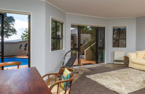 Castor Bay Apartment | Beachside Holiday - Castor Bay Holiday Apartment