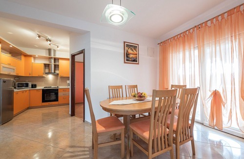 Vir Ski Chalet | Beachside Holiday Home Marija