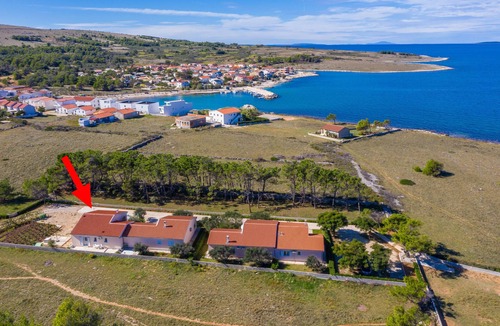 Vir Ski Chalet | Beachside Holiday Home Anamarija