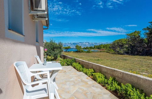 Vir Ski Chalet | Beachside Holiday Home Anamarija