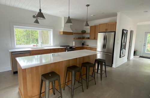 York House | Beachside Home - Steps from the ocean! 3 bedroom with Hot Tub!