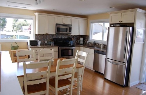 Ferndale House | Beachside Home W/Stunning Views!