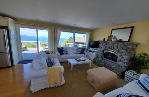 Ferndale House | Beachside Home W/Stunning Views!