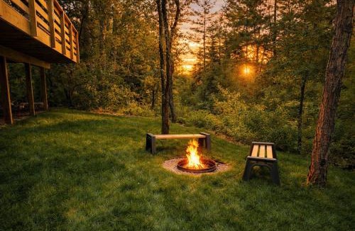 Traverse City Ski Chalet | Beachside-HotTub-Fireplace-Authentically Northern