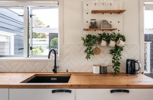 Oneroa House | Beachside Kiwi Bach at Blackpool