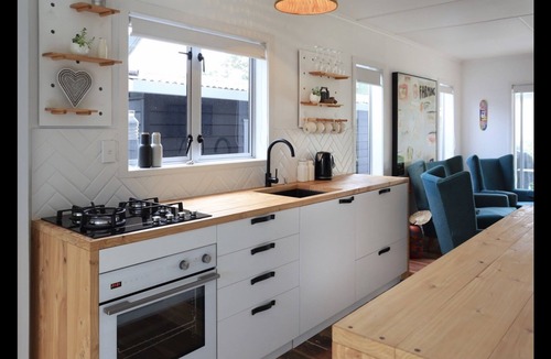 Oneroa House | Beachside Kiwi Bach at Blackpool