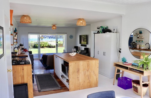 Oneroa House | Beachside Kiwi Bach at Blackpool