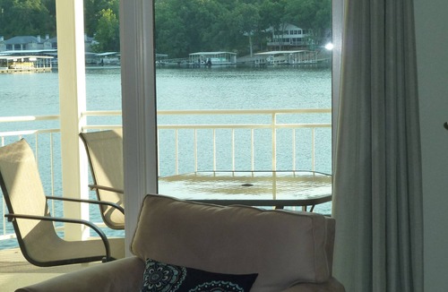 Osage Beach Condo | Beachside⭐ Lakefront ⭐ Sleeps 10 ⭐2 King & 2 Queen Beds⭐3 Full Baths