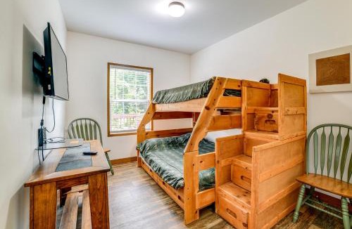 Canastota House | Beachside Living! Family Retreat on Oneida Lake