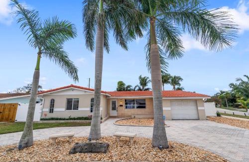 Deerfield Beach Villa | Beachside Luxe Pool BBQ Spa