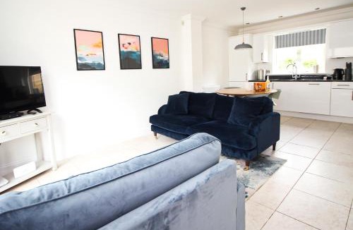 Treyarnon House | BEACHSIDE modern home, dogs welcome