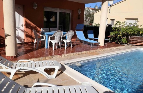 Riumar Cottage | Beachside Oasis: Private Pool, Pet Friendly, Free WiFi, Optional A/C, Dog Beach Nearby!