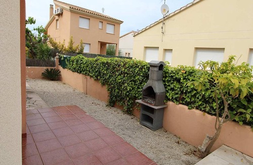 Riumar Cottage | Beachside Oasis: Private Pool, Pet Friendly, Free WiFi, Optional A/C, Dog Beach Nearby!