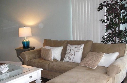 Kahuku Cottage | Beachside Paradise - Yard leads to sandy beach!