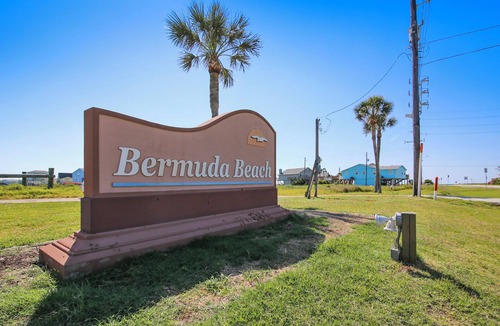 Bermuda Beach Cottage | Beachside Pearl by Ryson Vacation Rentals