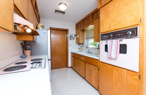 Harbor Heights House | Beachside Retro Revival
