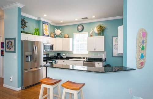 Ilexhurst House | Beachside · Saltwater Pool & Spa · Gulf Access