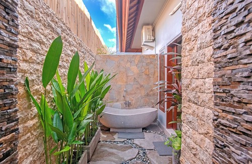 Laksmana Villa | BEACHSIDE Seminyak - Villa Ellen - SENSATIONAL REVIEWS - 250metres to the Beach
