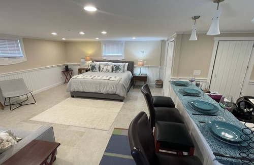 West Dennis Apartment | Beachside Studio centrally-located 5min. from the beach