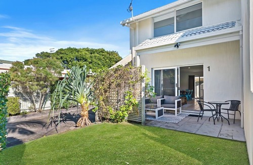 Sunrise Beach House | Beachside Townhouse