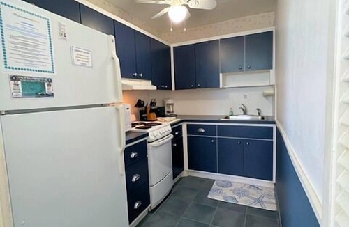Key Colony Beach Apartment | Beachside Unit 33 - Key Colony