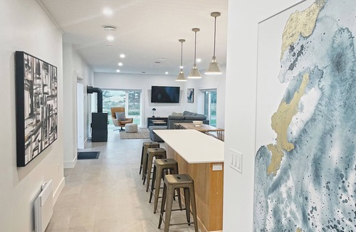 York House | Beachside Vacation Home - 3 bedroom & Pet Friendly!