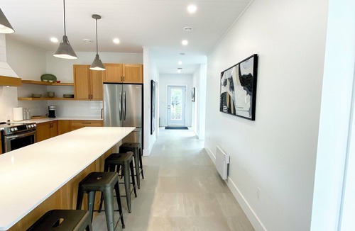 York House | Beachside Vacation Home - 3 bedroom & Pet Friendly!