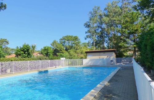 Capbreton Villa | Beachside Villa with Shared Pool & Terrace