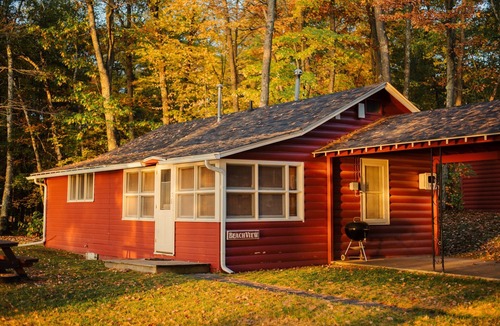 Manitowish Waters Cabin | Beachview Cabin | Dog-Friendly in Fall & Spring