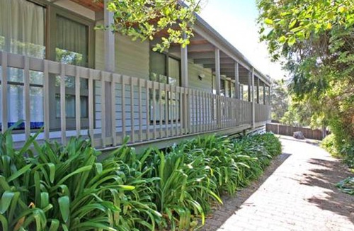 Lorne House | Beachview - So Close To Town