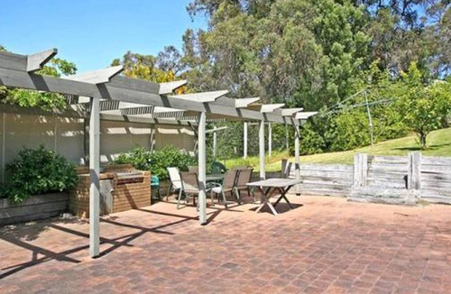 Lorne House | Beachview - So Close To Town