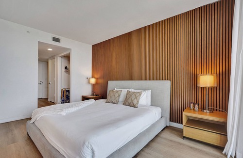 Hallandale Beach Hotel | Beachwalk Resort