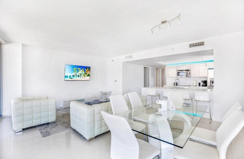 Hallandale Beach Apartment | Beachwalk Resort 2902