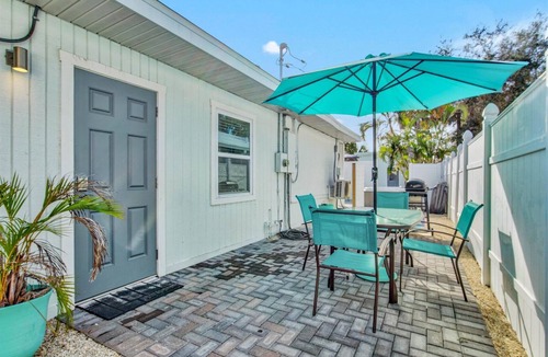 Arlington Park Apartment | Beachy 1-bedroom apartment with Pool access in Sarasota