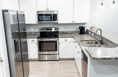 Clipper Cove House | Beachy Bright - Family Friendly! - Close to beach