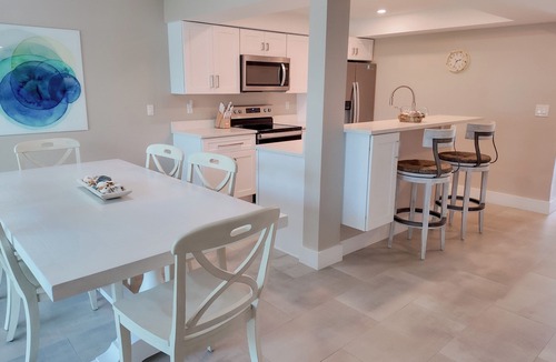 Sanibel Condo | Beachy Comfort Elegance