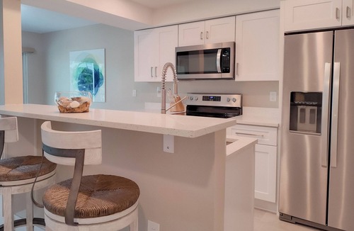 Sanibel Condo | Beachy Comfort Elegance